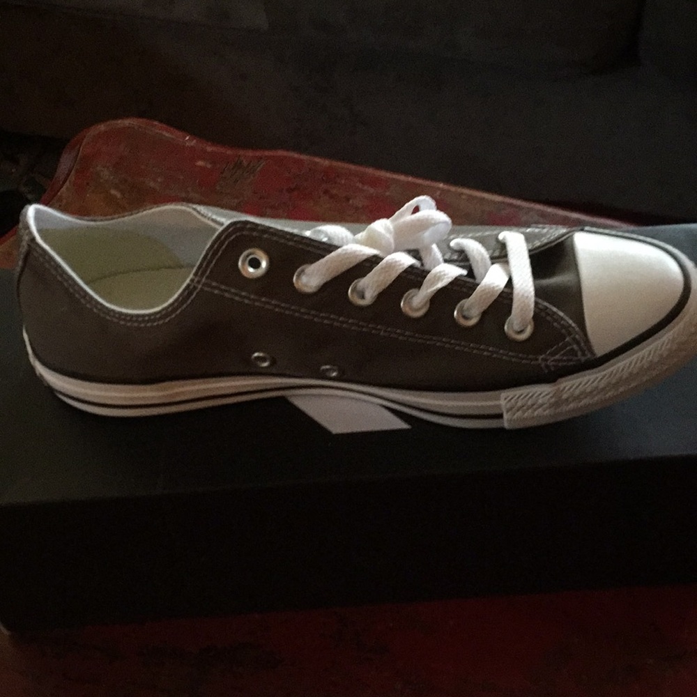 BRAND NEW gray converse shoes